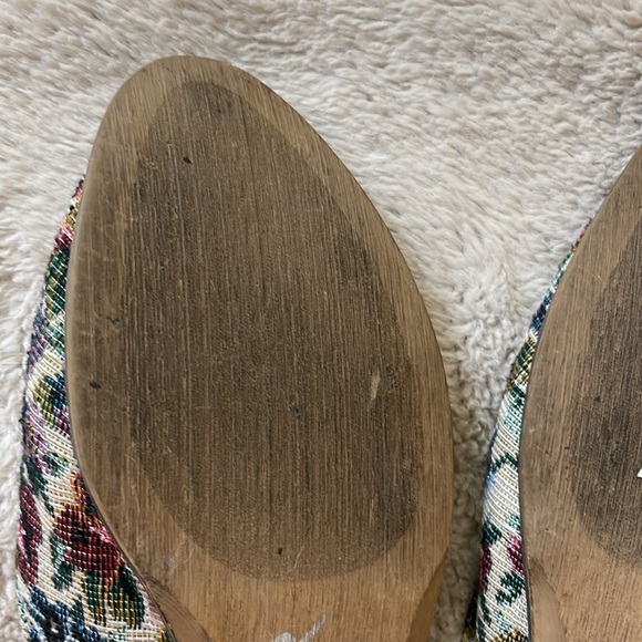 •| vintage tapestry print slip ons - Picture 6 of 7